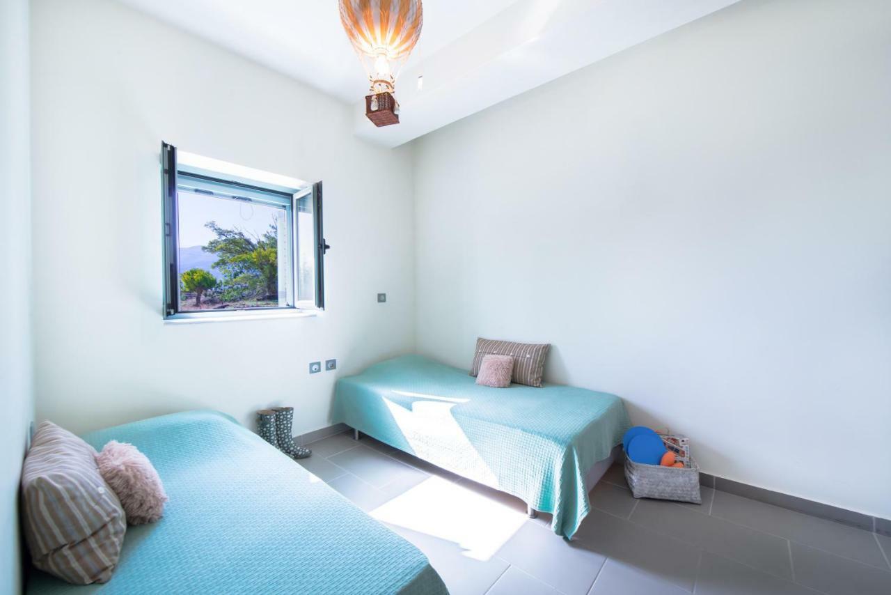 Villa Serenis Porovitsa ภายนอก รูปภาพ