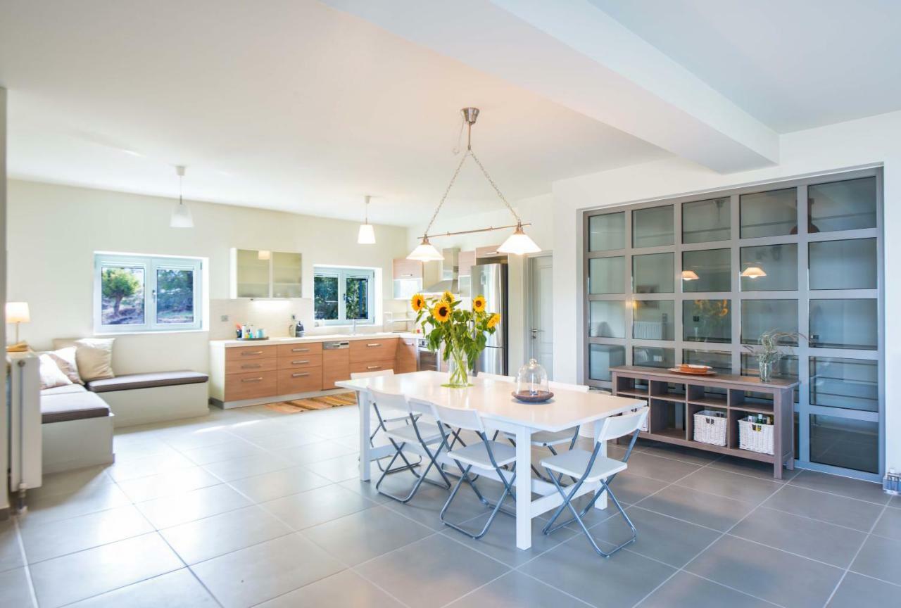 Villa Serenis Porovitsa ภายนอก รูปภาพ
